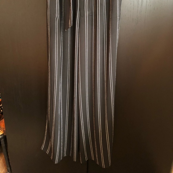 Guess Wide Leg Jumpsuit - Picture 3 of 4